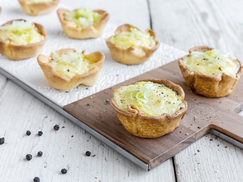 Cestini di pasta brisée ripieni con crema al&nbsp;parmigiano