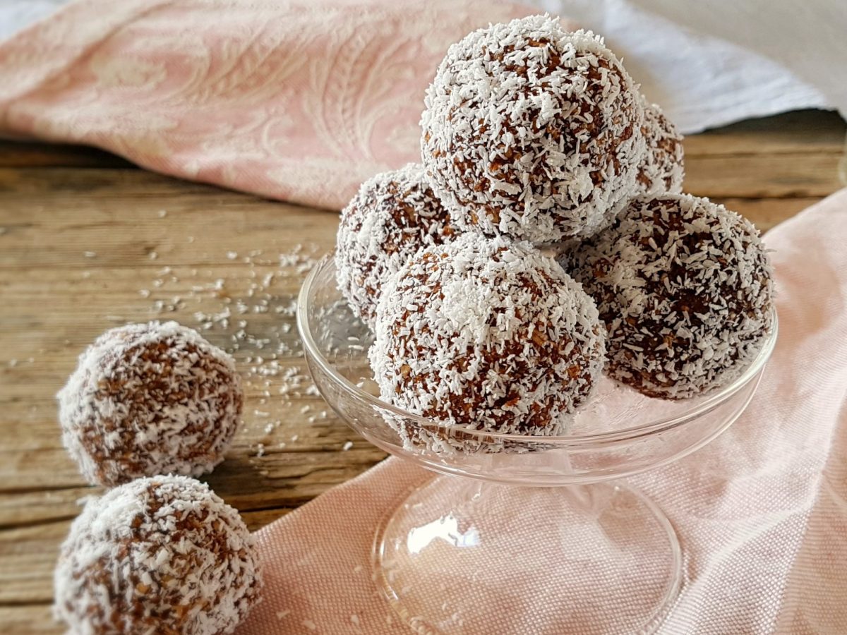Kokosbollar ovvero praline di cioccolato al&nbsp;cocco