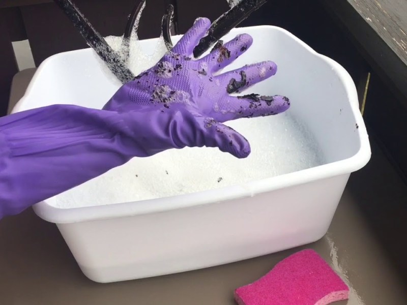 Come pulire le griglie del piano cottura: torneranno come&nbsp;nuove