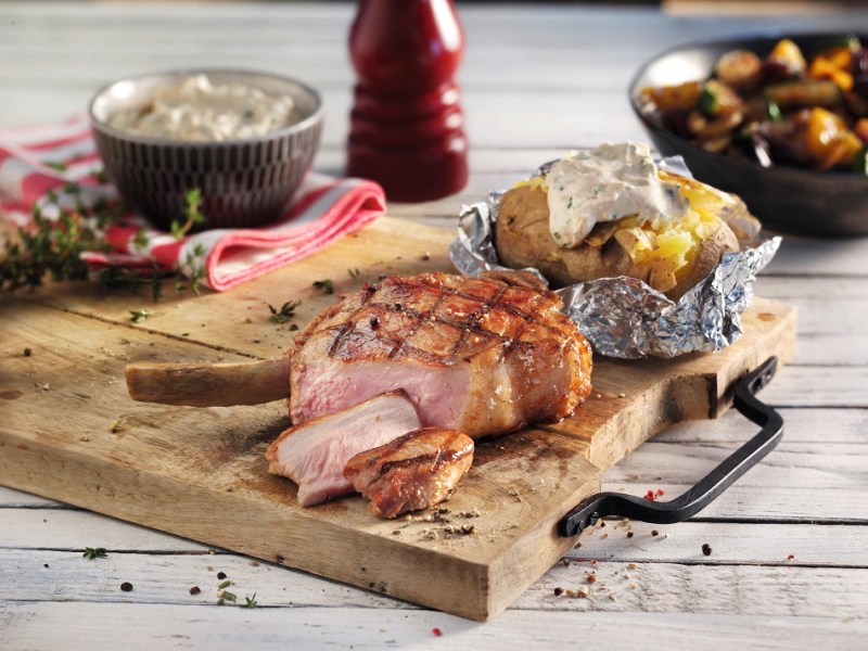 Tomahawk di vitello con patate al&nbsp;cartoccio