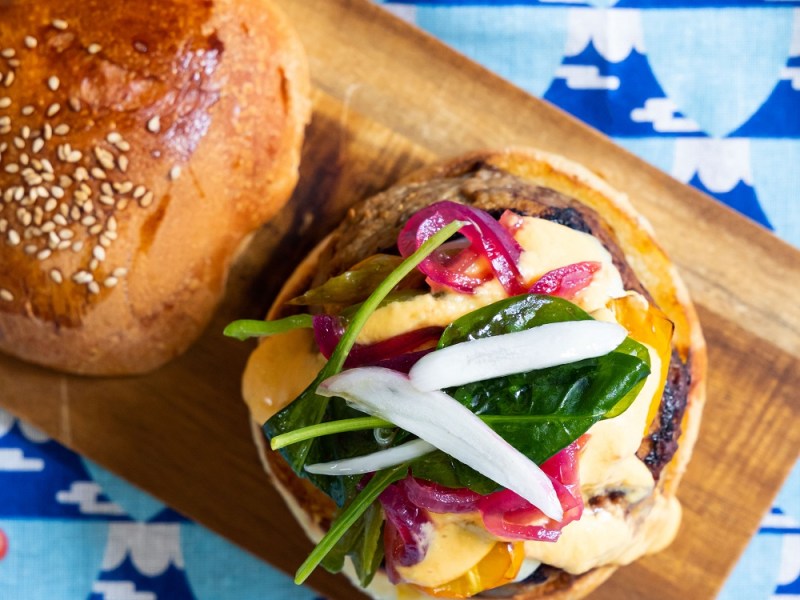 Hamburger con salsa al&nbsp;mango