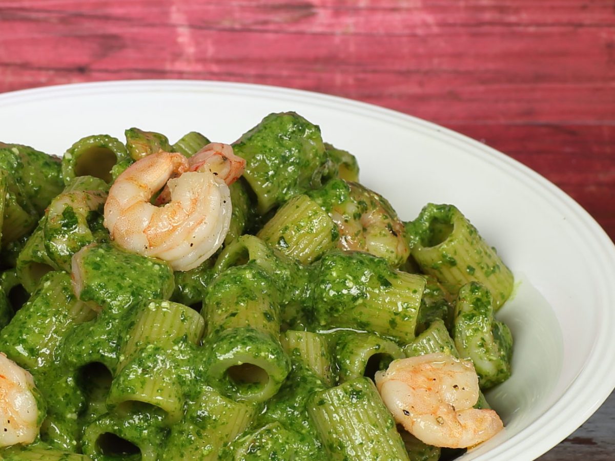 Mezze maniche pesto e&nbsp;gamberetti