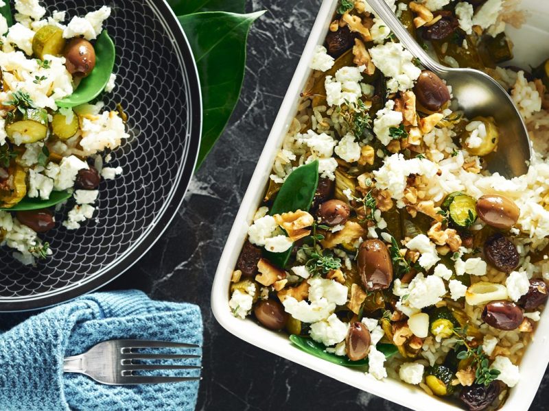Riso aromatico in forno con feta e&nbsp;olive