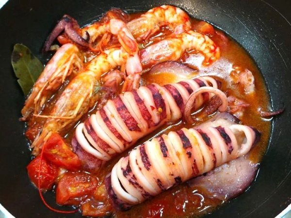 Calamari grigliati al sugo di&nbsp;gamberi